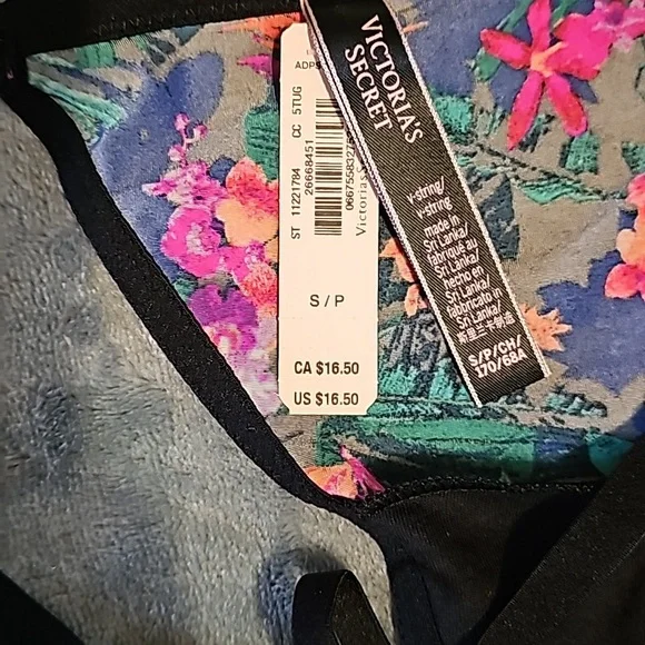 NWT Victoria's Secret flower print v-string thong - Picture 5 of 5